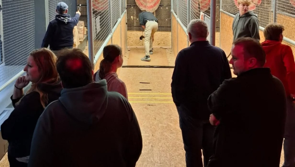 Ausflug zur Axtwurfbude 